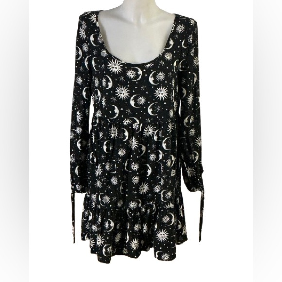 Hot Topic Black & White Celestial Long-Sleeve Empire Waist Juniors Mini Dress - Picture 2 of 10